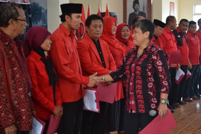 Edi Purwanto saat dilantik sebagai Ketua DPD PDIP Provinsi Jambi. PDIP sudah memastikan akan mengusung kader murni sebagi cawagub di Pilgub Jambi mendatang.